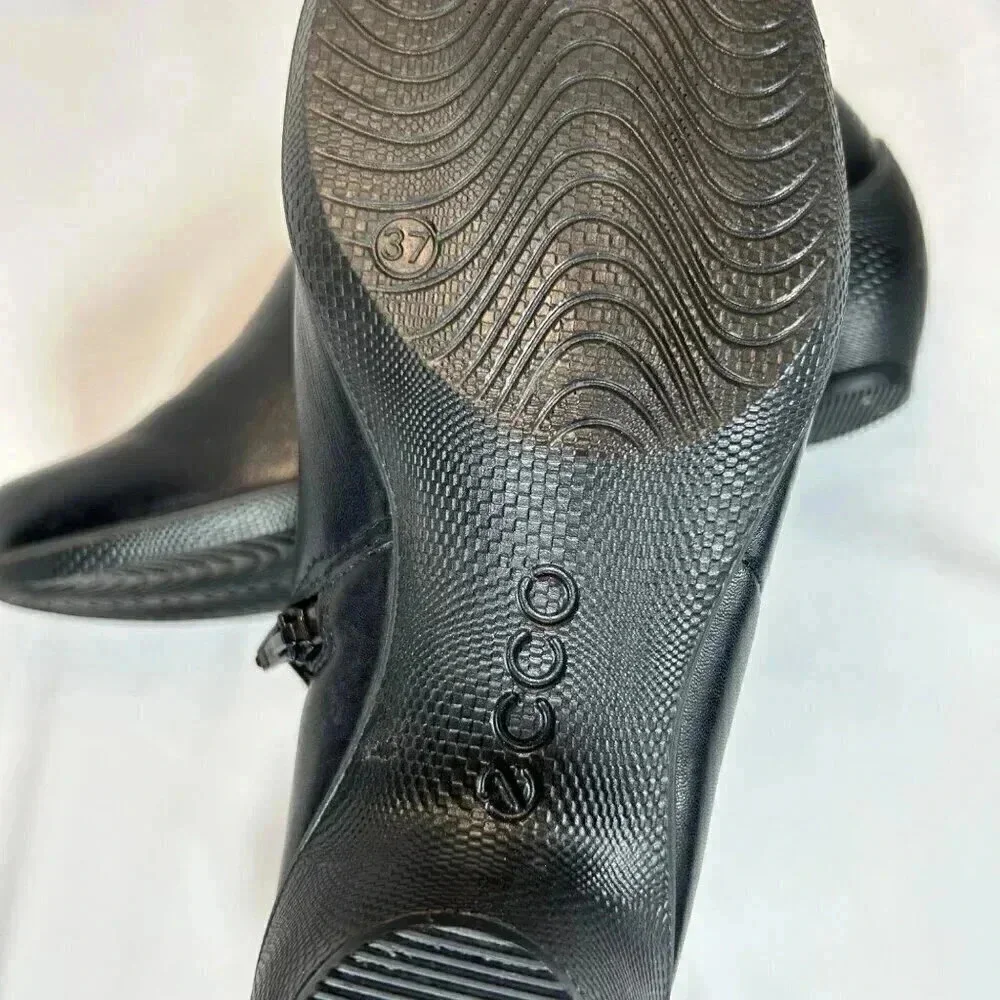 Ecco Sculptured Size US6 EU37 Women Boot Black Leather Ankle Fold Top